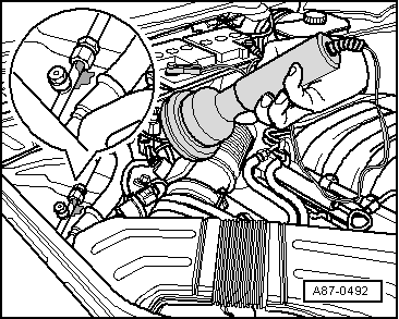 Detecting leaks in refrigerant circuit using leak detecting system -VAS 6196- or leak detecting system -VAS 6201- or a later model