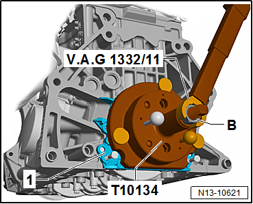 Removing and installing sealing flange on gearbox side